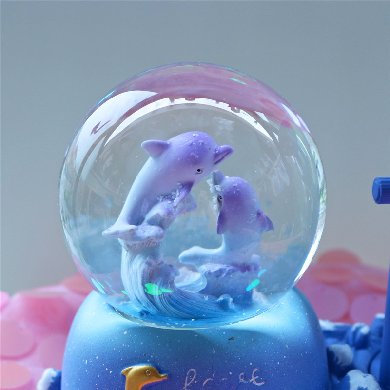 صندوق موسيقى على شكل كرة كريست - مراجعة Snow Globe Musical وسعره